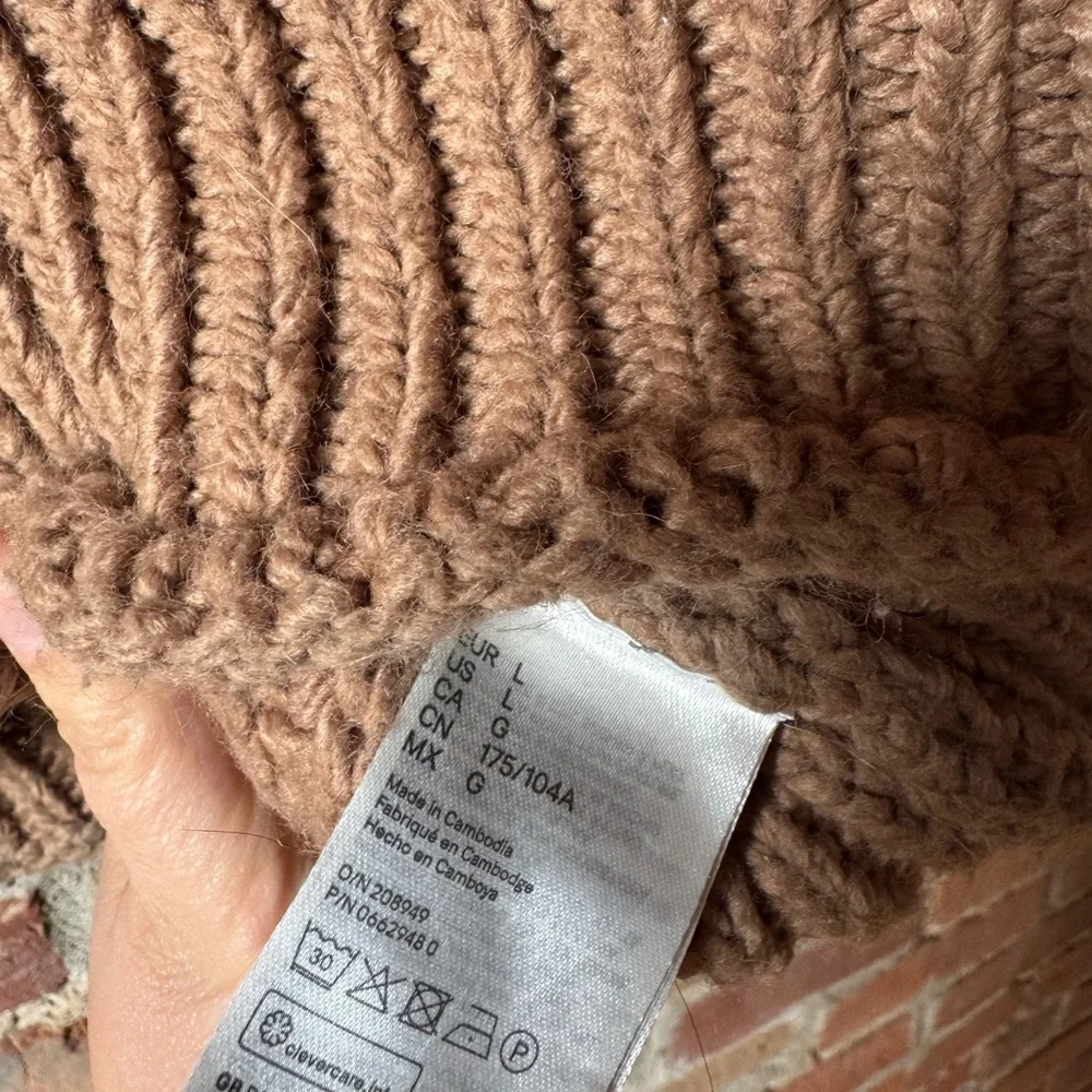 Chunky Camel Ribbed Knit Mockneck Sweater - Picture 4 of 4